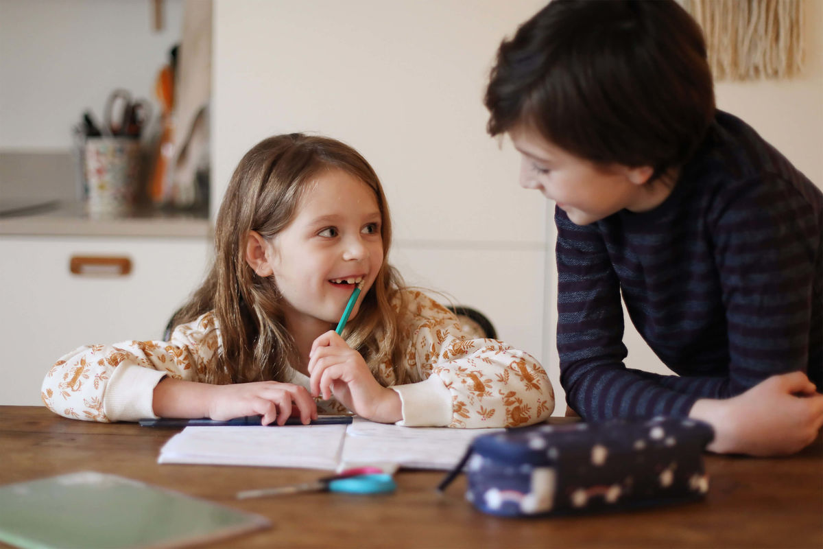 Encouraging sibling collaboration during homework time